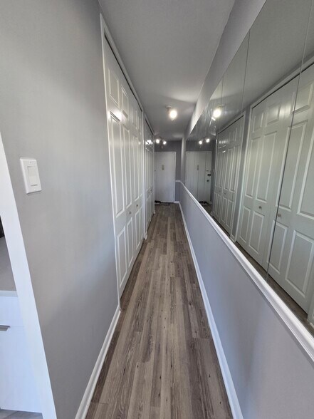 Hallway - 4000 Tunlaw Rd NW