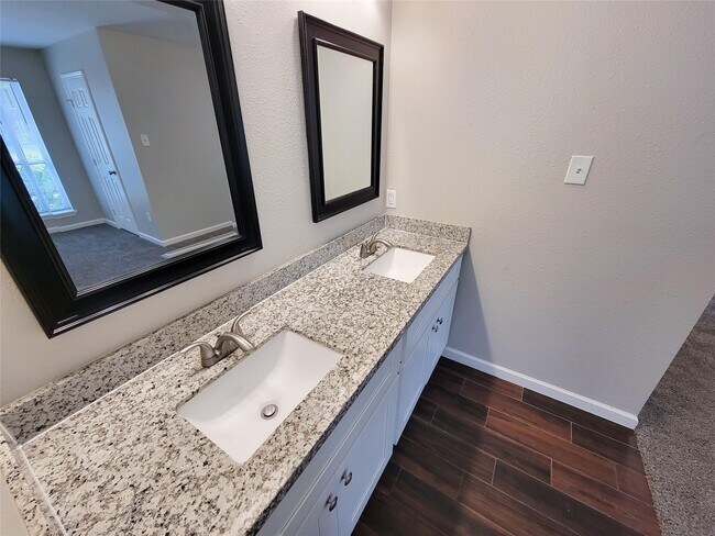 Building Photo - 5107 Prairie Creek Dr