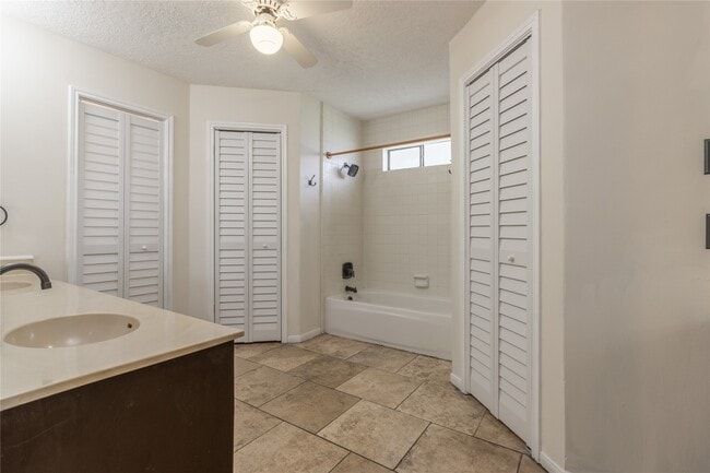 Building Photo - 2643 Hodges Bend Cir