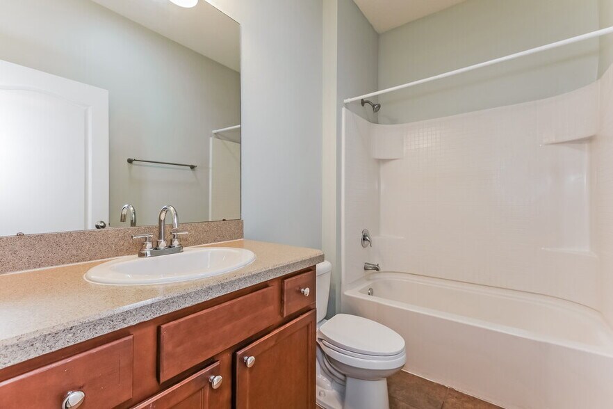 Building Photo - 6442 Twin Bridges Dr