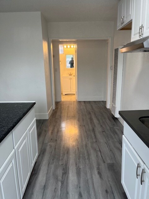 Building Photo - 423 E 82nd St