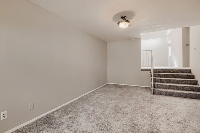 Building Photo - Townhome for Rent