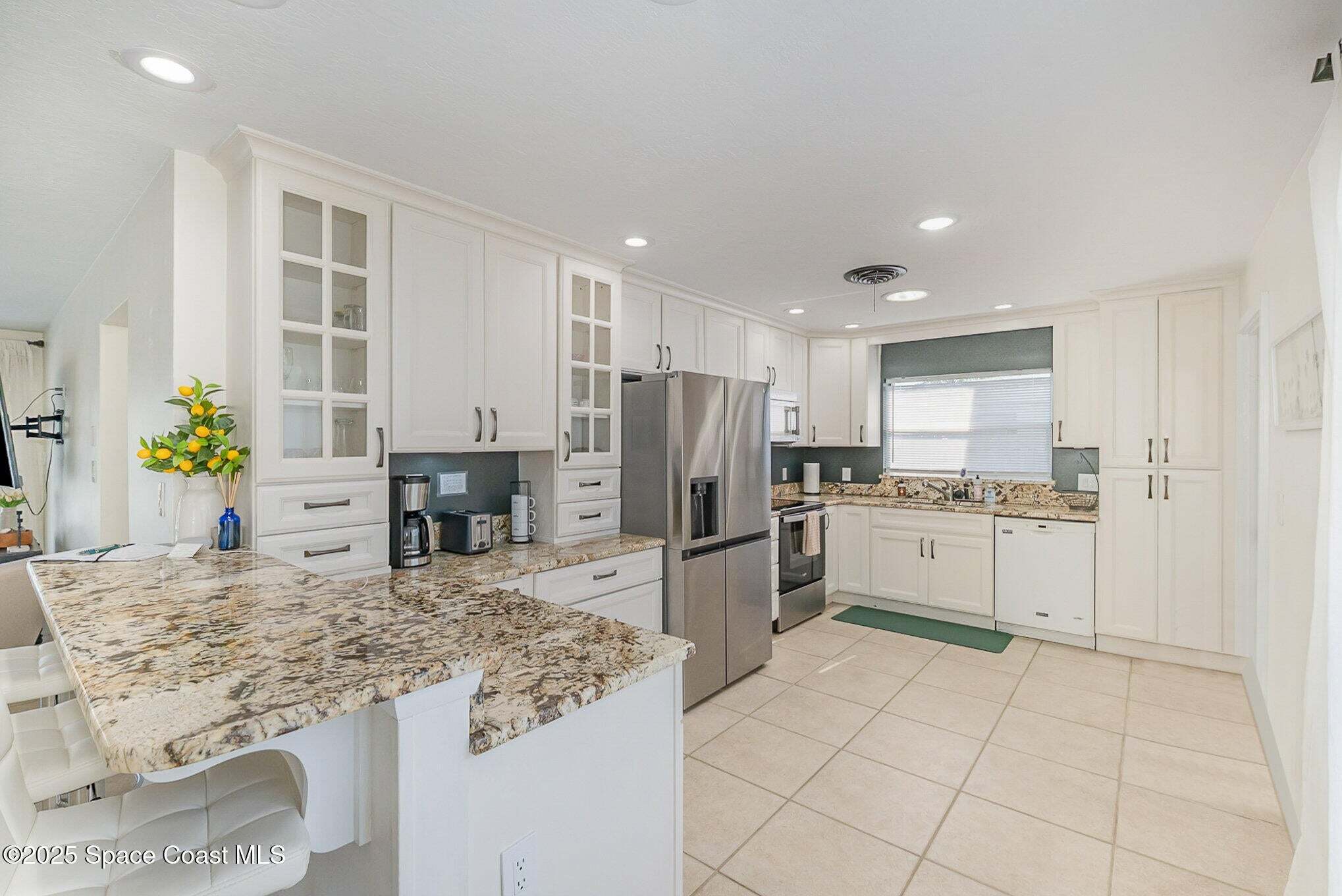 Building Photo - 426 S Neptune Dr