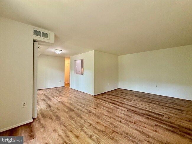 Building Photo - 12204 Braxfield Ct