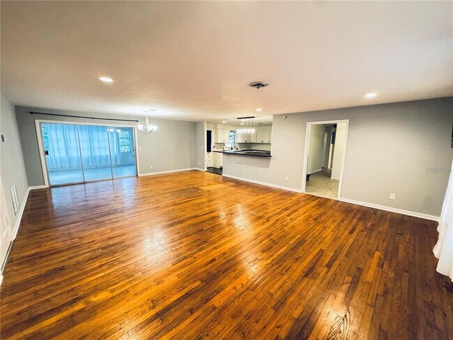 Building Photo - 2022 Edgewood Rd