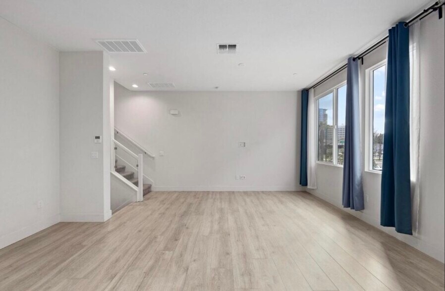 Building Photo - 182 Velocity Way