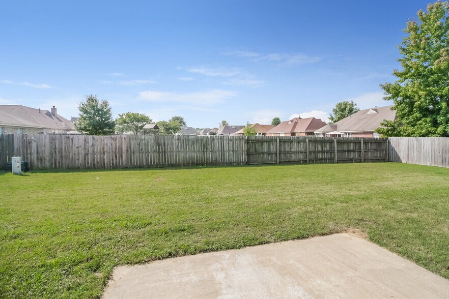 Building Photo - 4127 Ravenwood Dr N