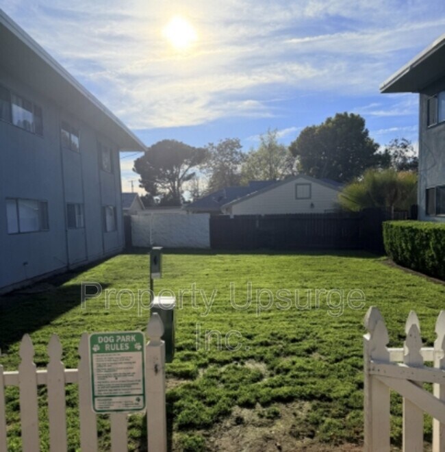 Building Photo - 330 Bird St