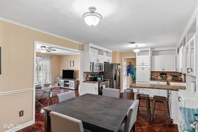 Building Photo - Adorable 3 bed 2 bath in Broadmoor Area!