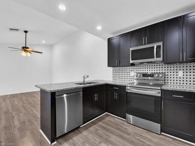 Building Photo - 5620 Foxlake Dr
