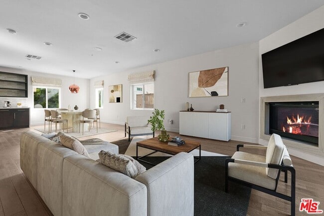 Building Photo - 1745 S Barrington Ave