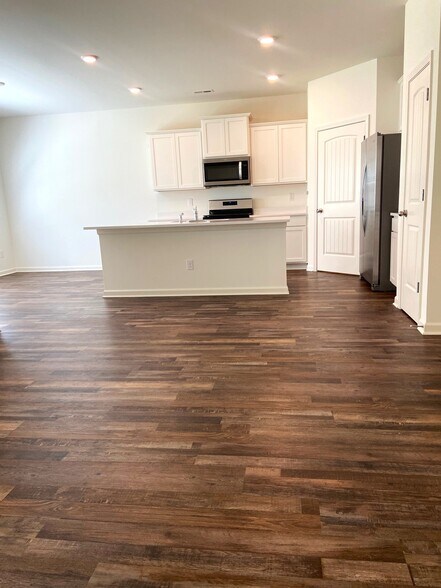Building Photo - 252 Chelsea Pk Cir