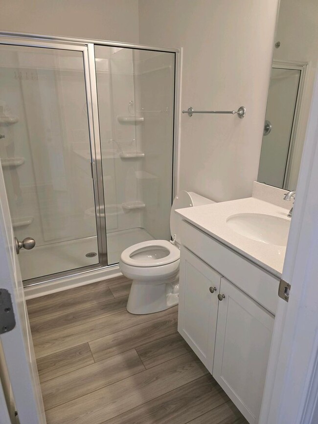 Building Photo - Spacious 4-Bedroom Home with Gourmet Kitch...