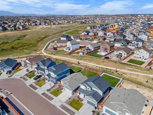 Building Photo - 13170 Valley Peak Dr