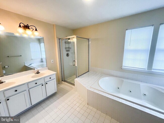 Building Photo - 141 Spencer Cir