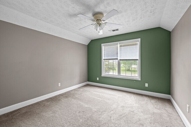 Building Photo - 4BR Home with Screened Porch Walkable to Downtown Senoia