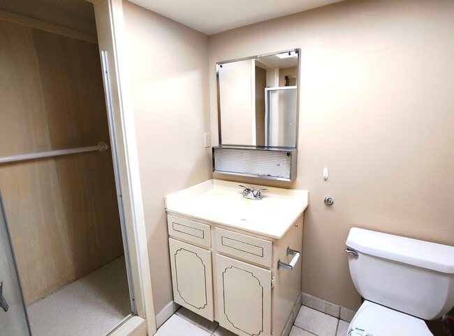 Building Photo - 3 Bd 2 Bath Over 2500 sq ft in Sandy