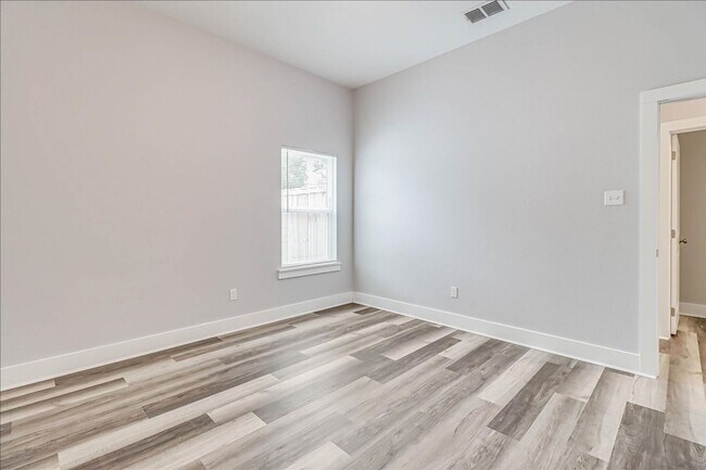 Building Photo - 5017 Moravian Dr