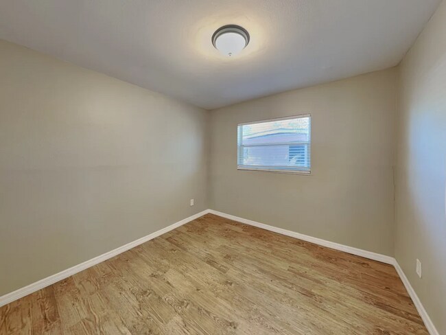 Building Photo - 4113 Lake Lawne Ave