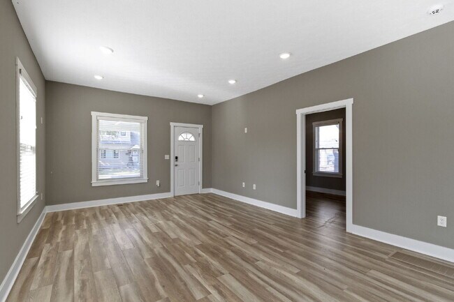 Building Photo - 1701 Barth Ave