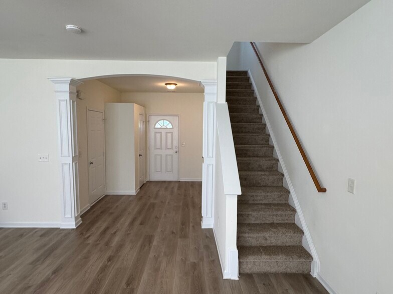Building Photo - 6718 Sequoia Hills Dr