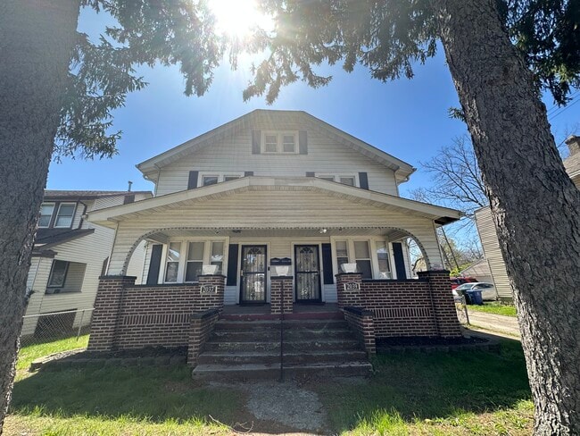 Building Photo - 2037 Floral Ave