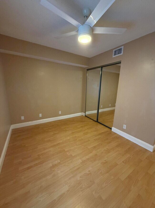 Building Photo - 13811 Oneida Dr