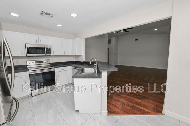 Building Photo - 3284 Sanoma Dr