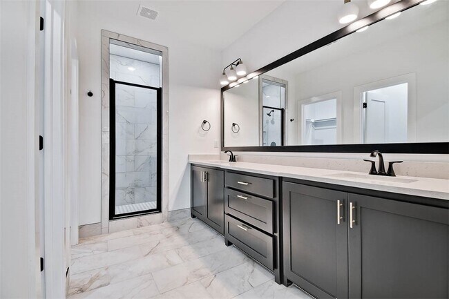 Building Photo - 1 Hemel Ln