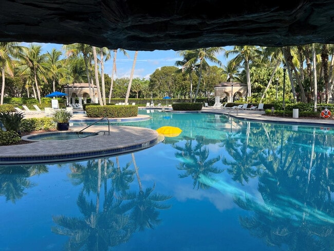 Building Photo - 4926 Ave