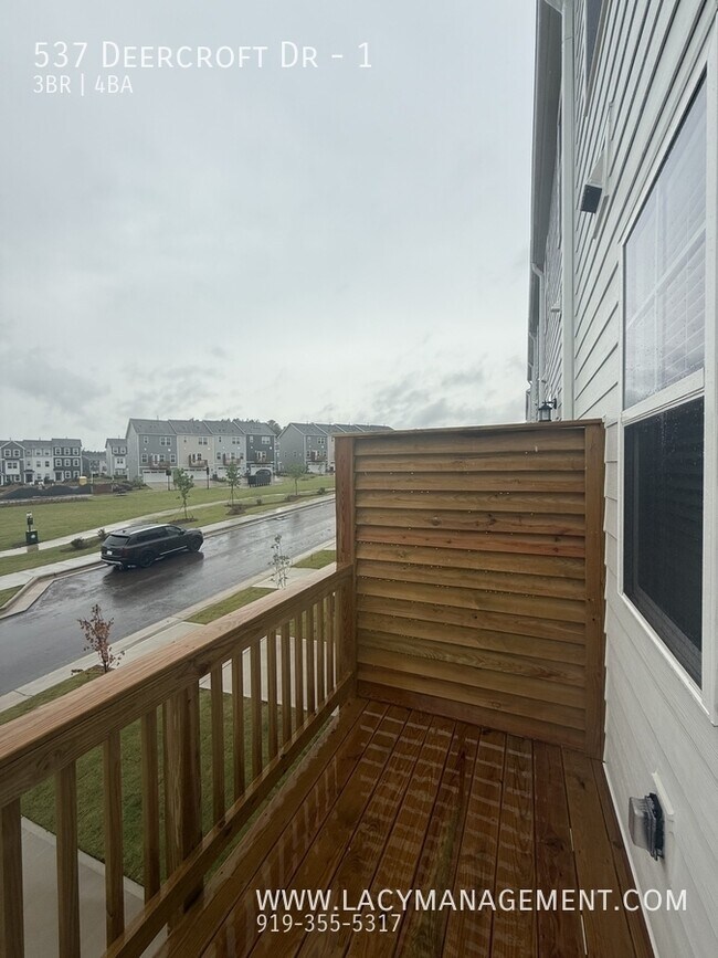 Building Photo - 537 Deercroft Dr