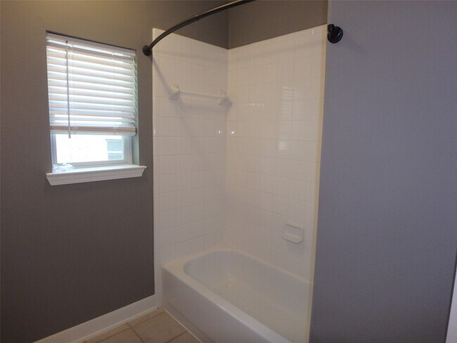 Building Photo - 3804 Mystic Cir