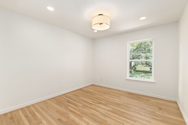 Building Photo - 7414 Janak Dr