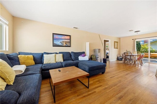 Building Photo - Updated 4bd/3ba House Right Off of Highland Dr