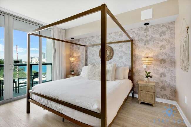 Building Photo - 2602 E Hallandale Beach Blvd