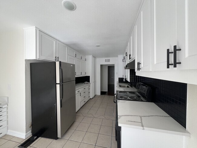 Building Photo - 2517 28th St