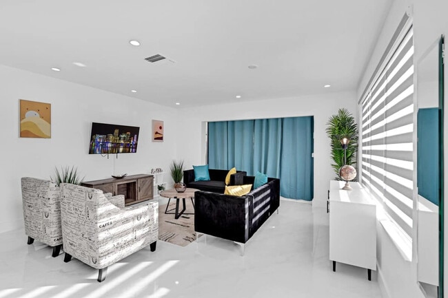 Building Photo - 17835 NE 6th Ave