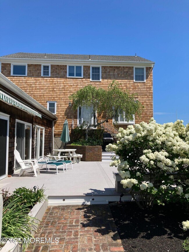 Building Photo - 609 Ocean Ave