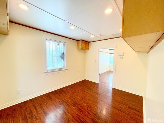 Building Photo - 2 Brighton Ave