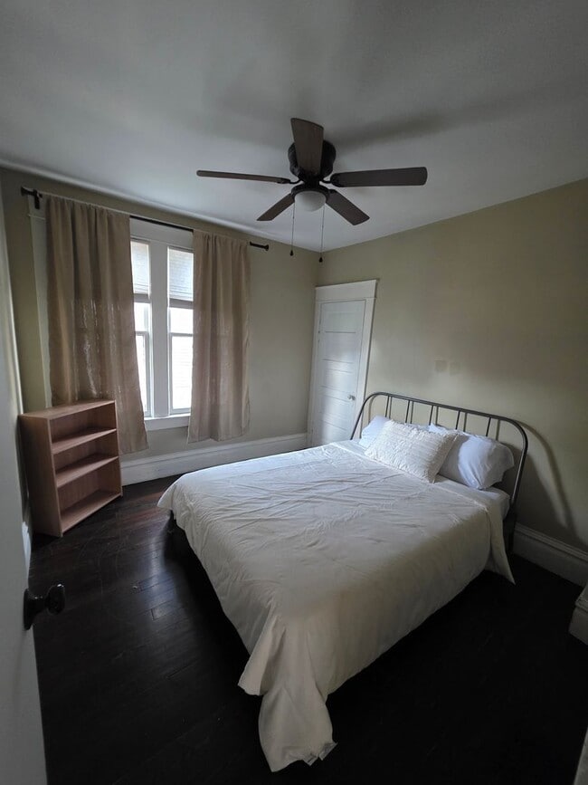 Building Photo - Newly Fully Furnished Midtown House