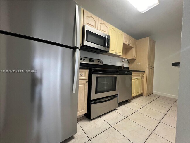 Building Photo - 4660 NW 79th Ave