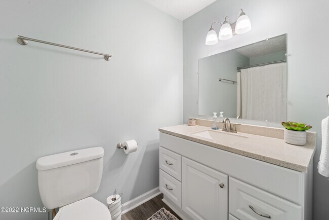 Building Photo - 805 Deblea Ct