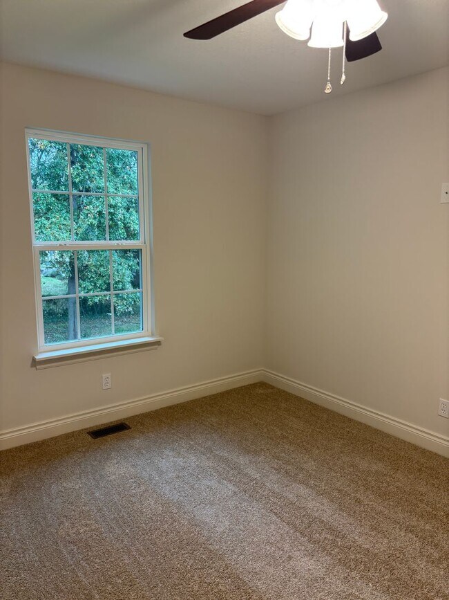 Building Photo - 14 3rd Ave