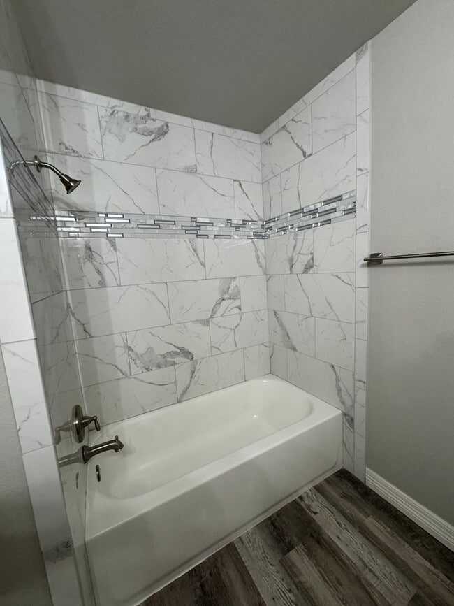 Building Photo - 418 Garland Dr