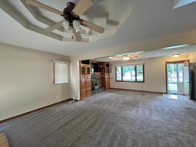 Building Photo - 5107 White Oak Terrace
