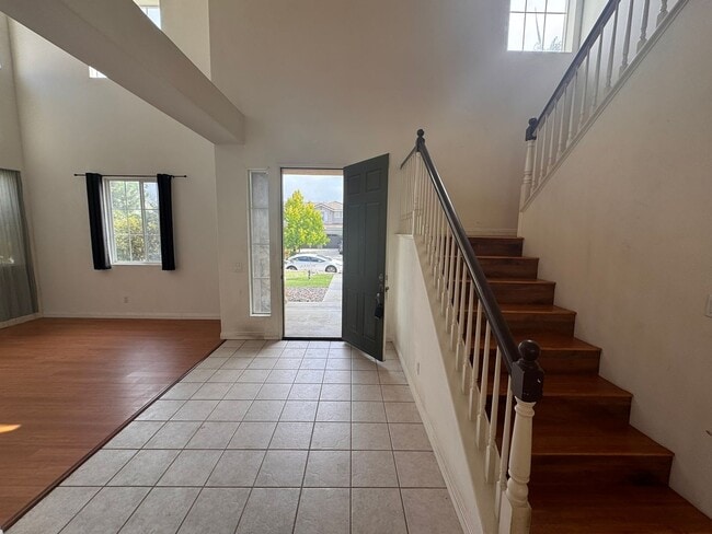 Building Photo - Spacious 5-Bedroom Home in Sought-After Vi...