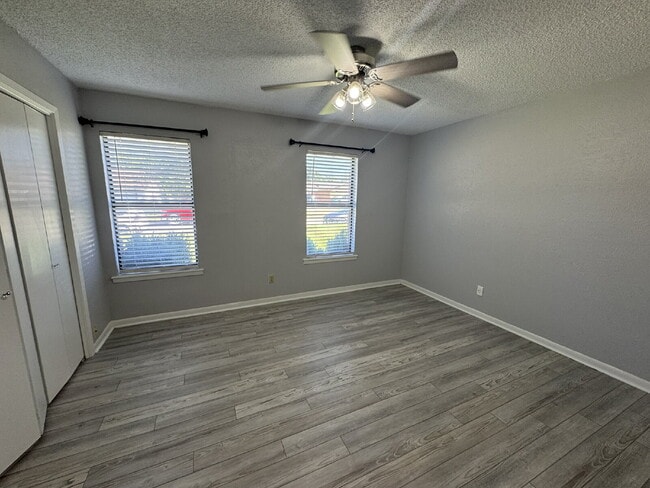 Building Photo - Excellent 3 bedroom 2 bath in great neighb...