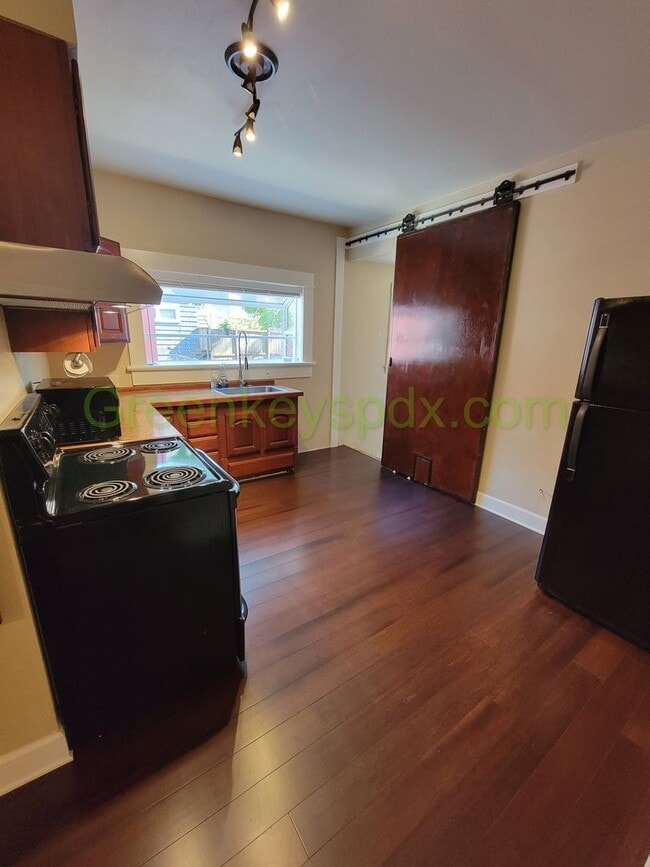 Building Photo - Amazing 1-Bedroom Unit in a Side-by-Side Duplex Near Hollywood District