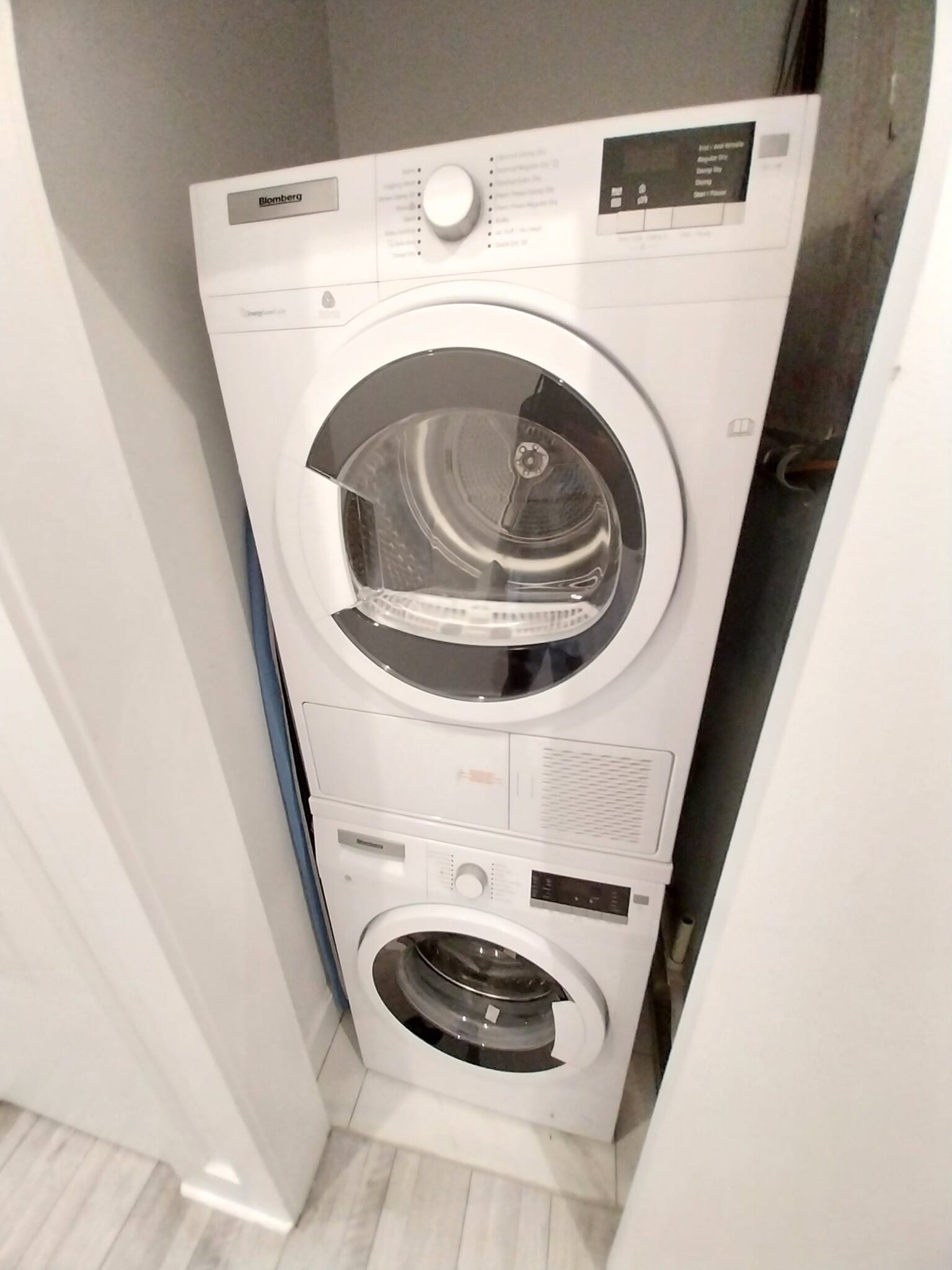 Building Photo - 1169 Hope St