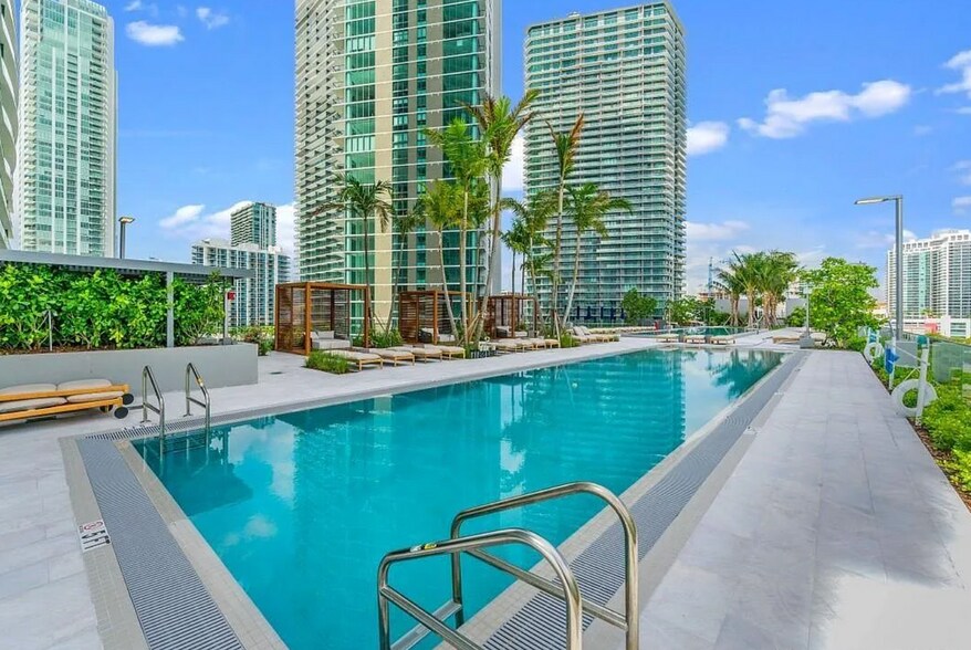 Building Photo - 3131 NE 7th Ave